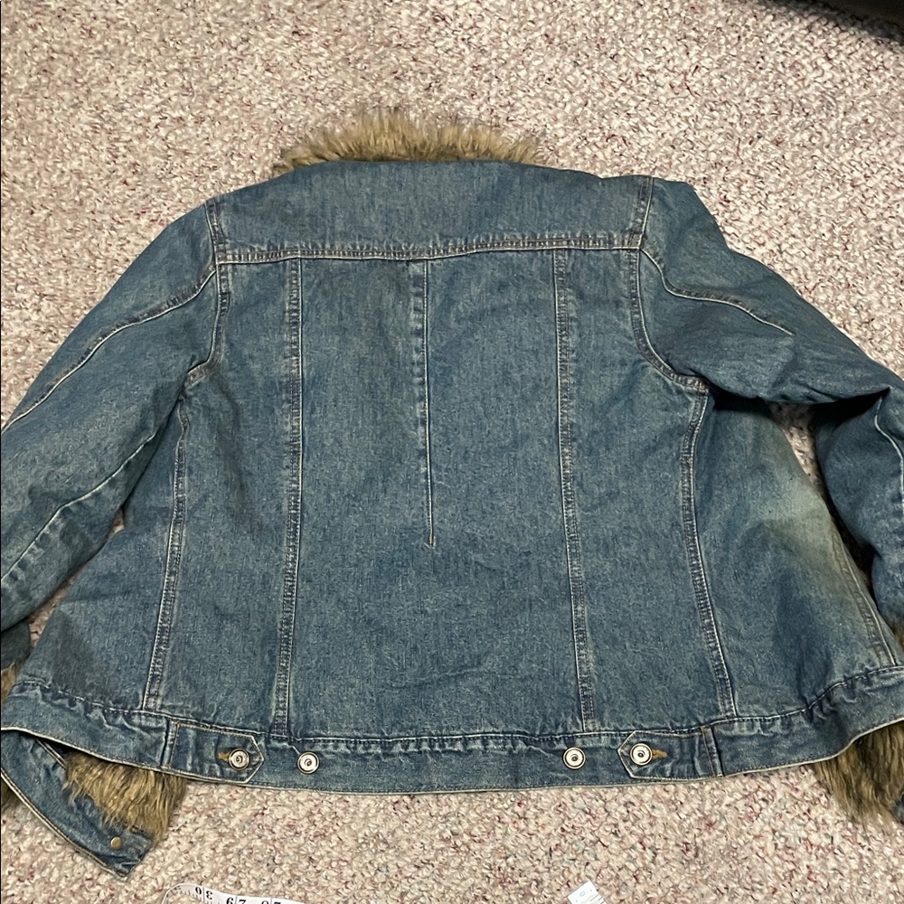 Vibtage y2k Denim quilted Jacket with Faux Fur collar and cuff Trim - Picture 11 of 11